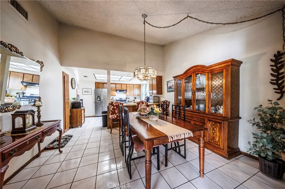 11332 Strathern Sun Valley, CA 91352