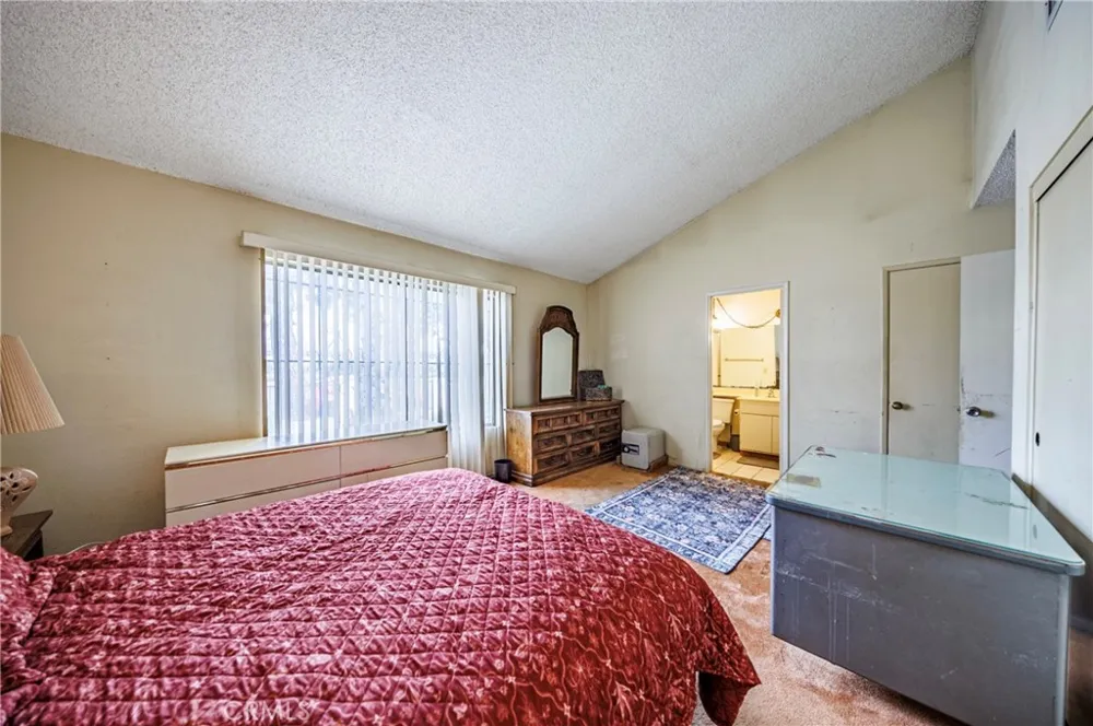 11332 Strathern Sun Valley, CA 91352