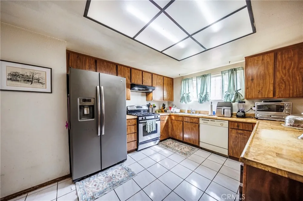 11332 Strathern Sun Valley, CA 91352