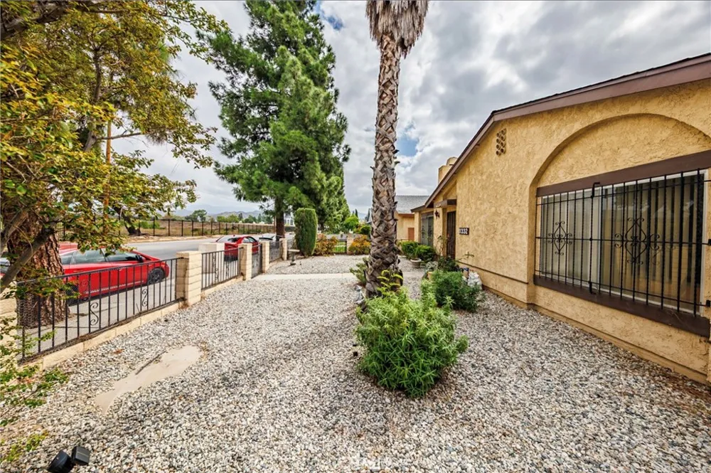 11332 Strathern Sun Valley, CA 91352