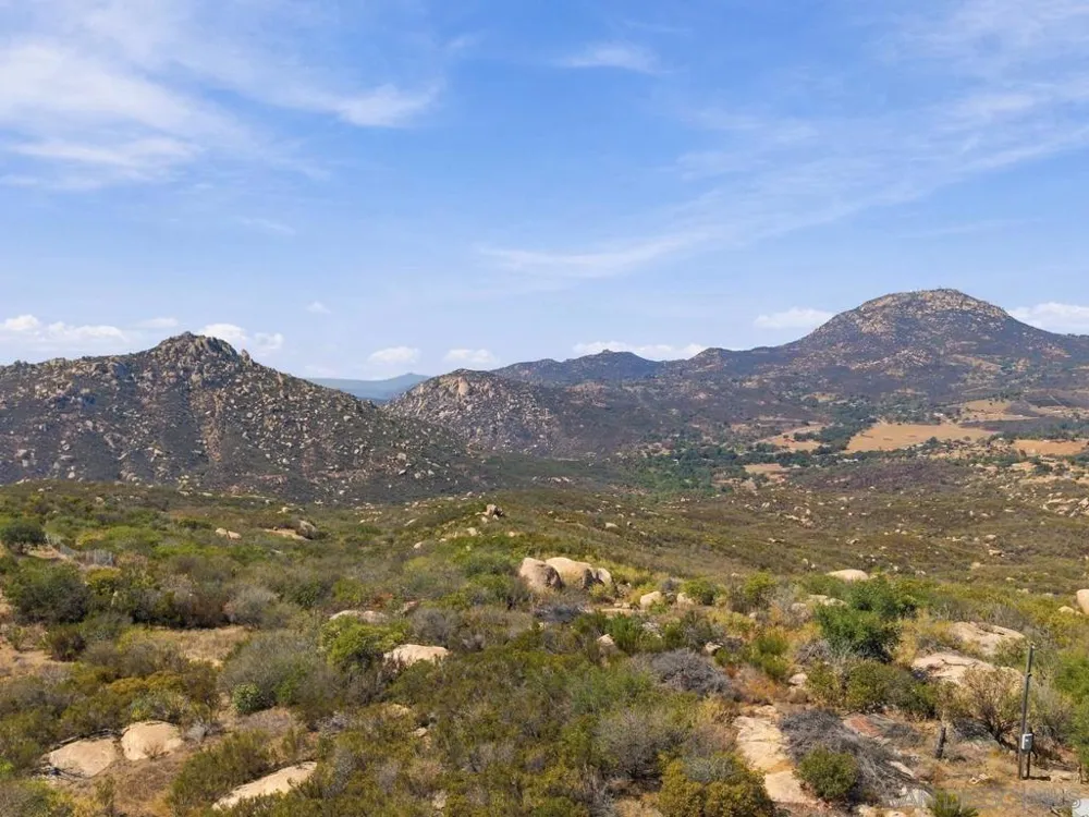 2096 Via Laura Jamul, CA 91935