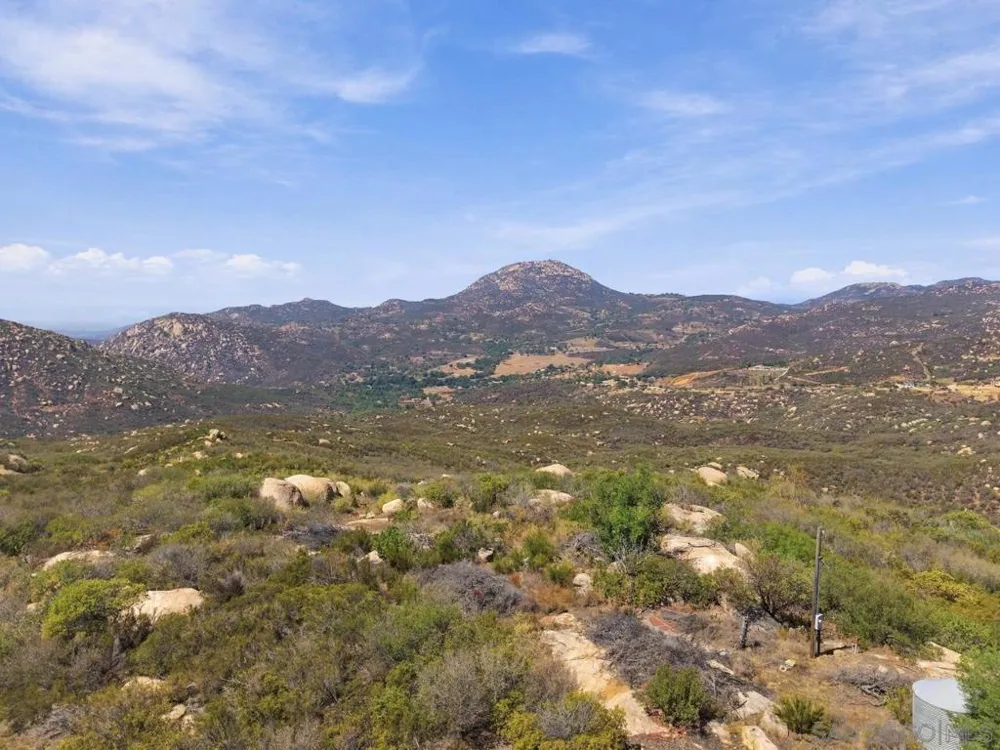 2096 Via Laura Jamul, CA 91935