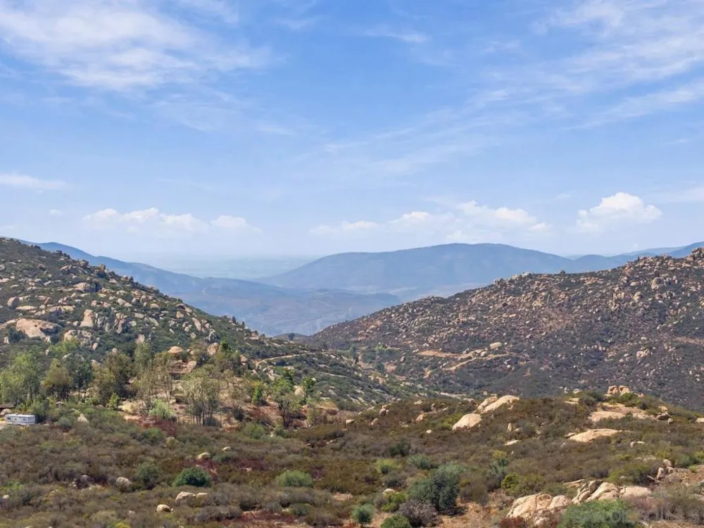 2096 Via Laura Jamul, CA 91935
