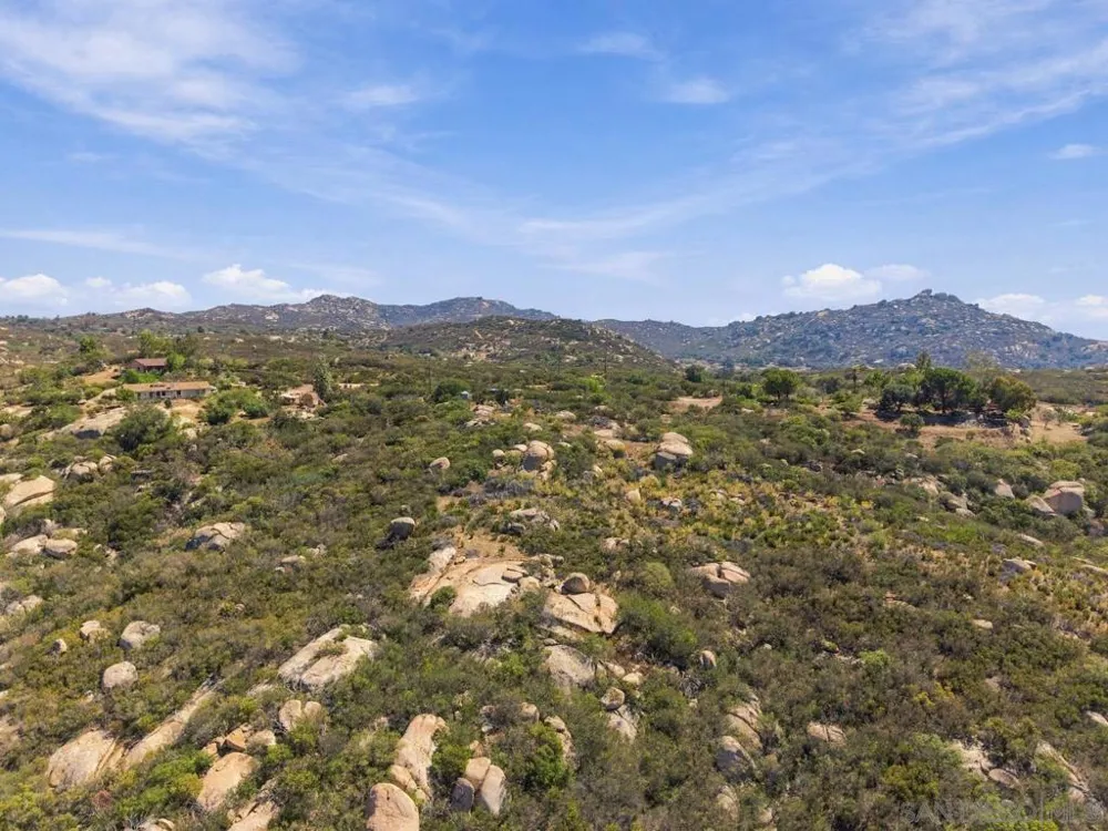 2096 Via Laura Jamul, CA 91935