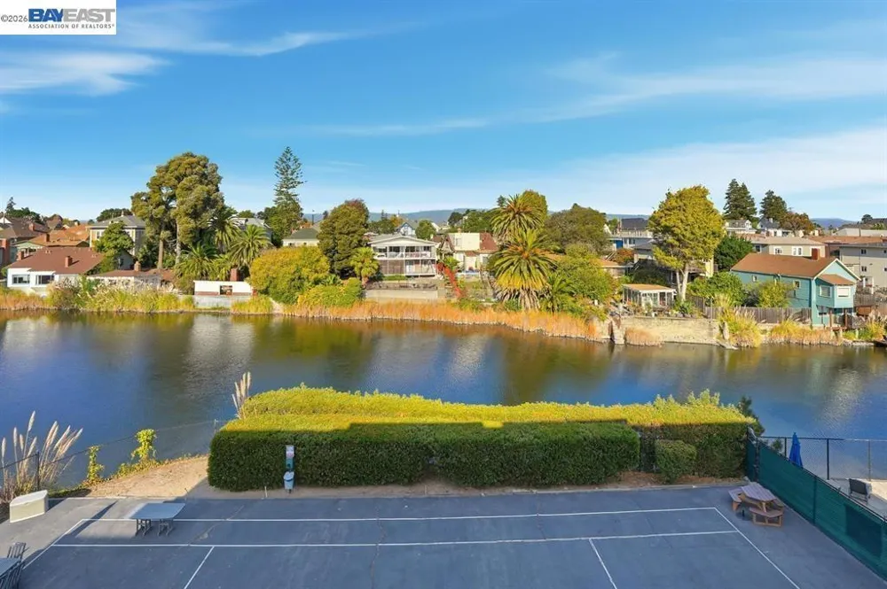 2137 Otis Dr #204 Alameda, CA 94501