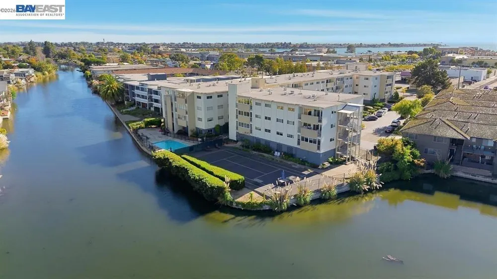 2137 Otis Dr #204 Alameda, CA 94501