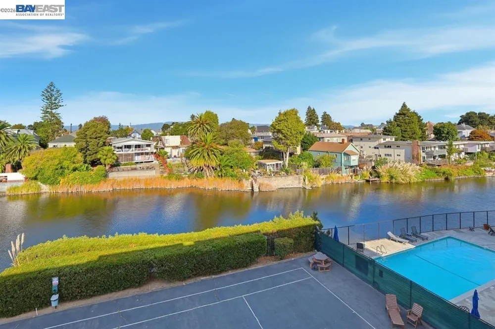 2137 Otis Dr #204 Alameda, CA 94501