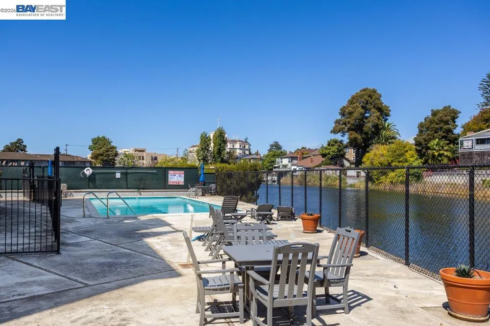 2137 Otis Dr #204 Alameda, CA 94501