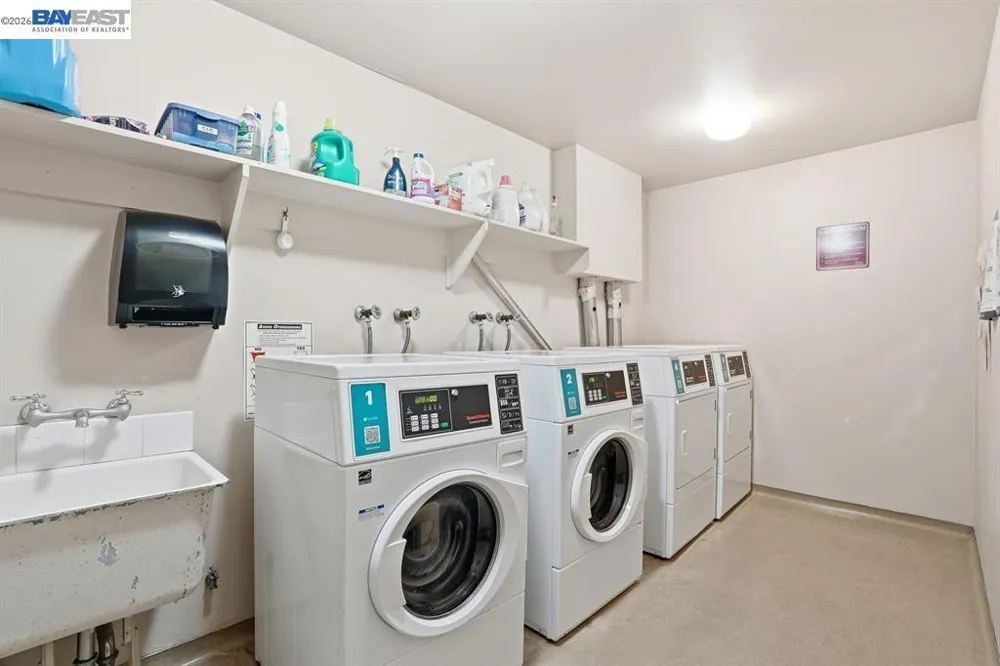2137 Otis Dr #204 Alameda, CA 94501