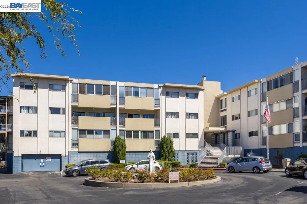2137 Otis Dr #204 Alameda, CA 94501