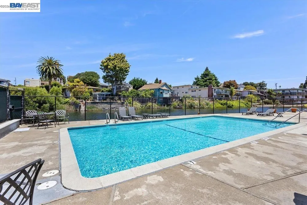 2137 Otis Dr #204 Alameda, CA 94501