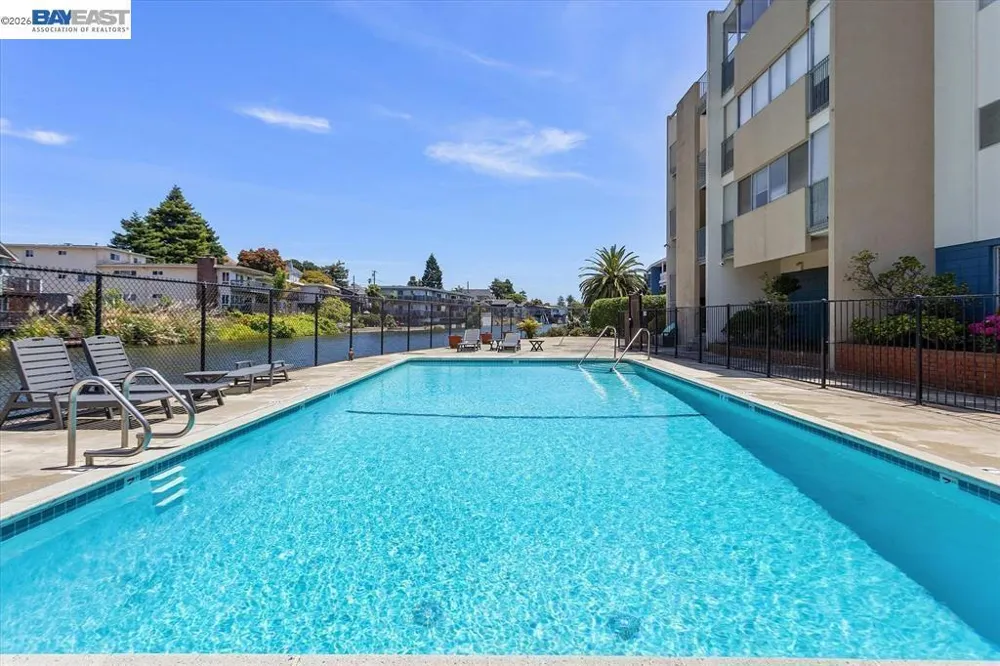 2137 Otis Dr #204 Alameda, CA 94501