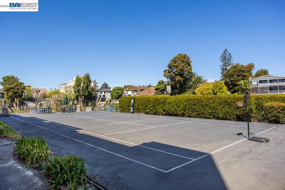 2137 Otis Dr #204 Alameda, CA 94501