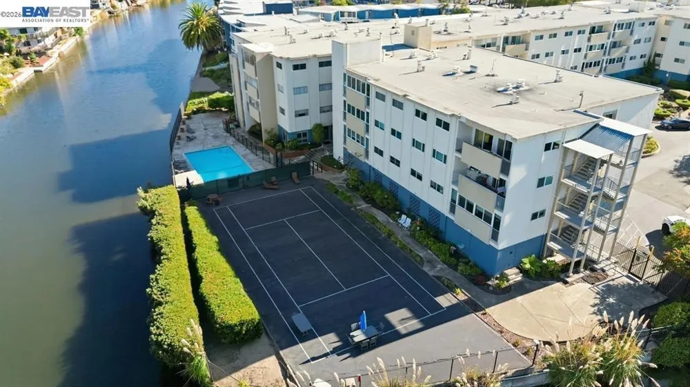 2137 Otis Dr #204 Alameda, CA 94501