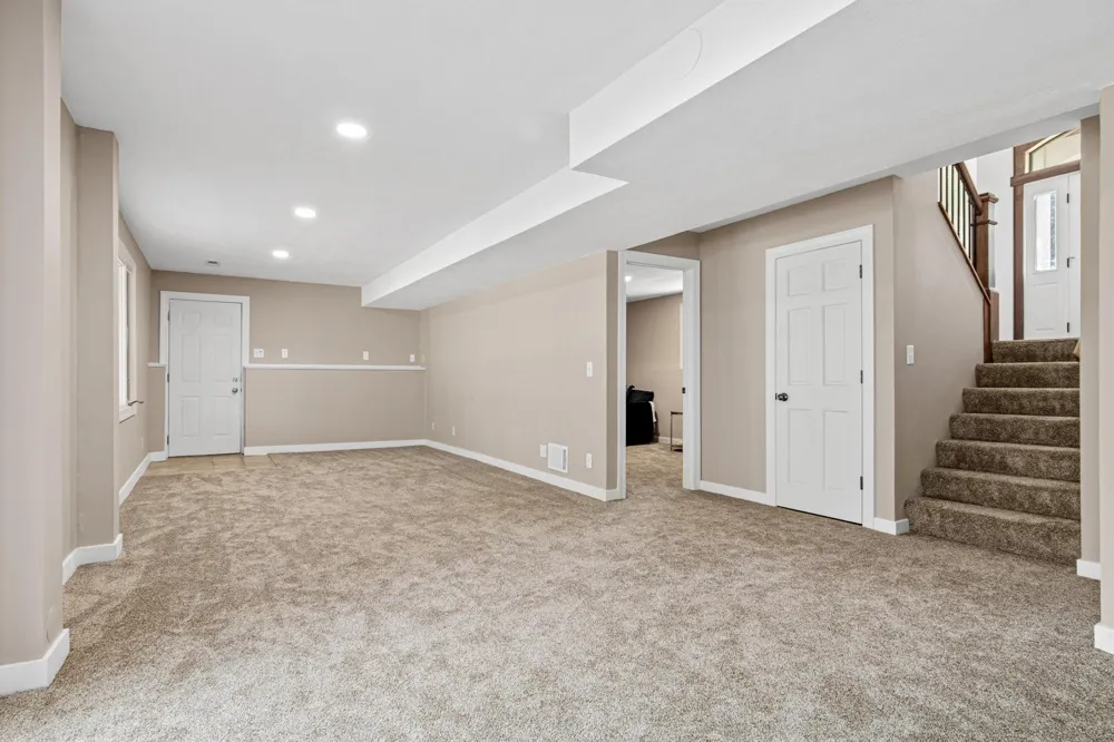 1355 Eide Circle Arden Hills, MN 55112