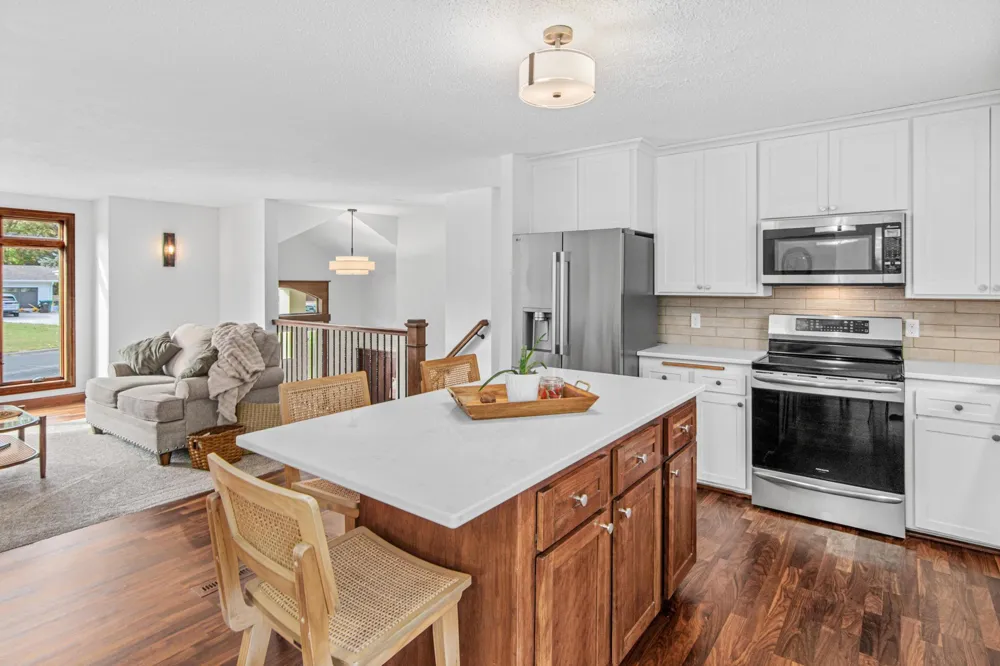 1355 Eide Circle Arden Hills, MN 55112