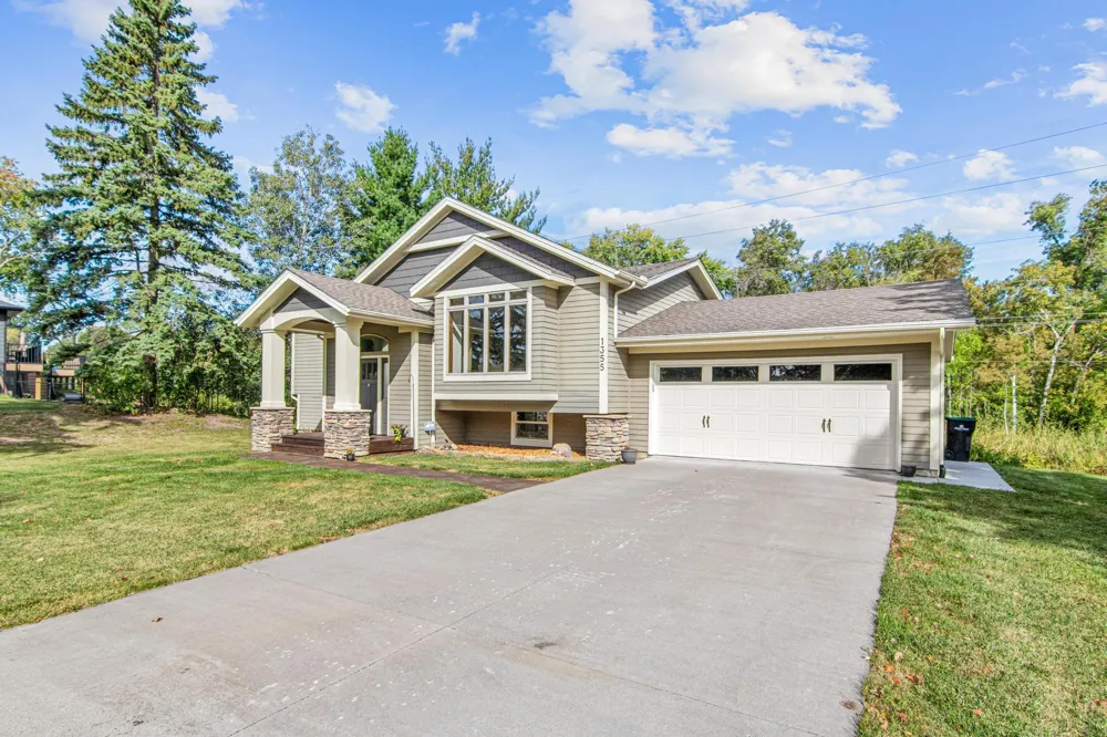 1355 Eide Circle Arden Hills, MN 55112