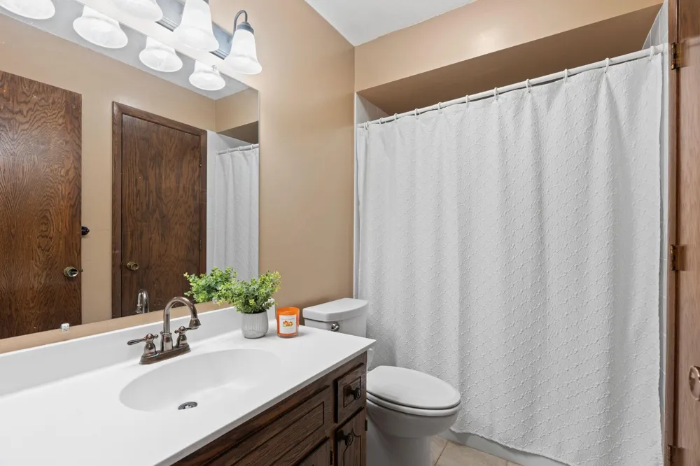 4135 Shirlee Lane S Shoreview, MN 55126