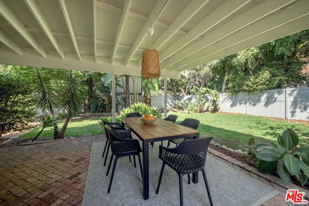 1917 Eden Avenue Glendale, CA 91206