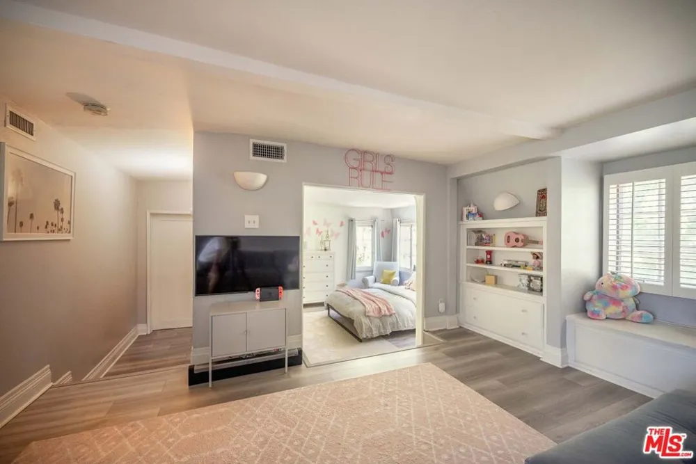 1917 Eden Avenue Glendale, CA 91206