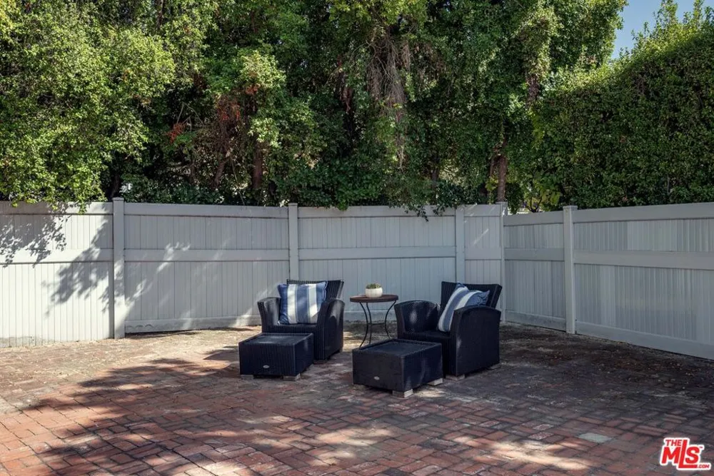 1917 Eden Avenue Glendale, CA 91206