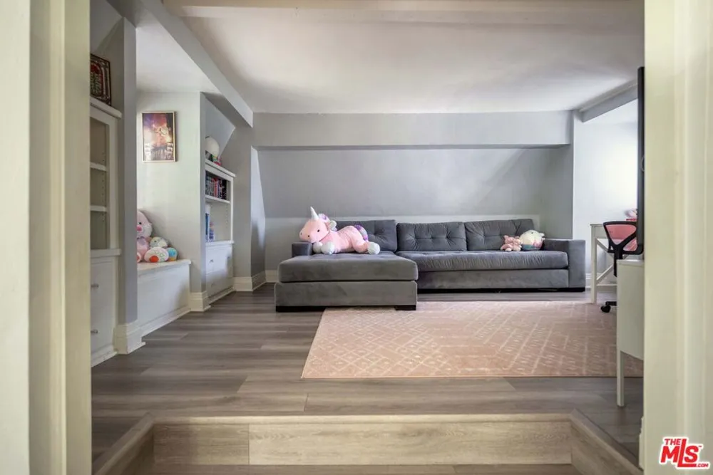 1917 Eden Avenue Glendale, CA 91206