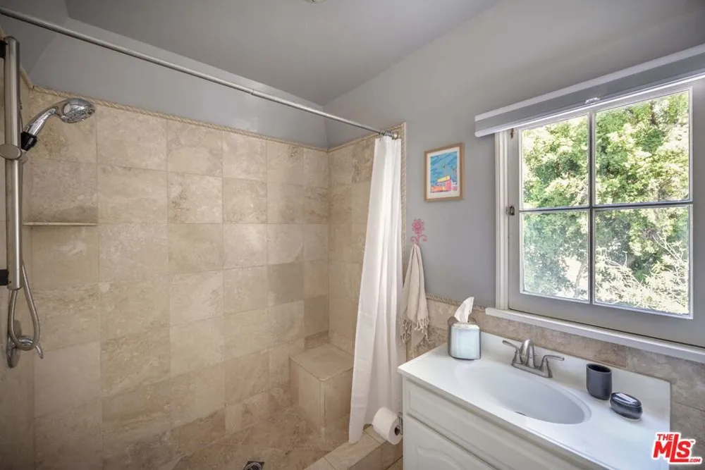 1917 Eden Avenue Glendale, CA 91206