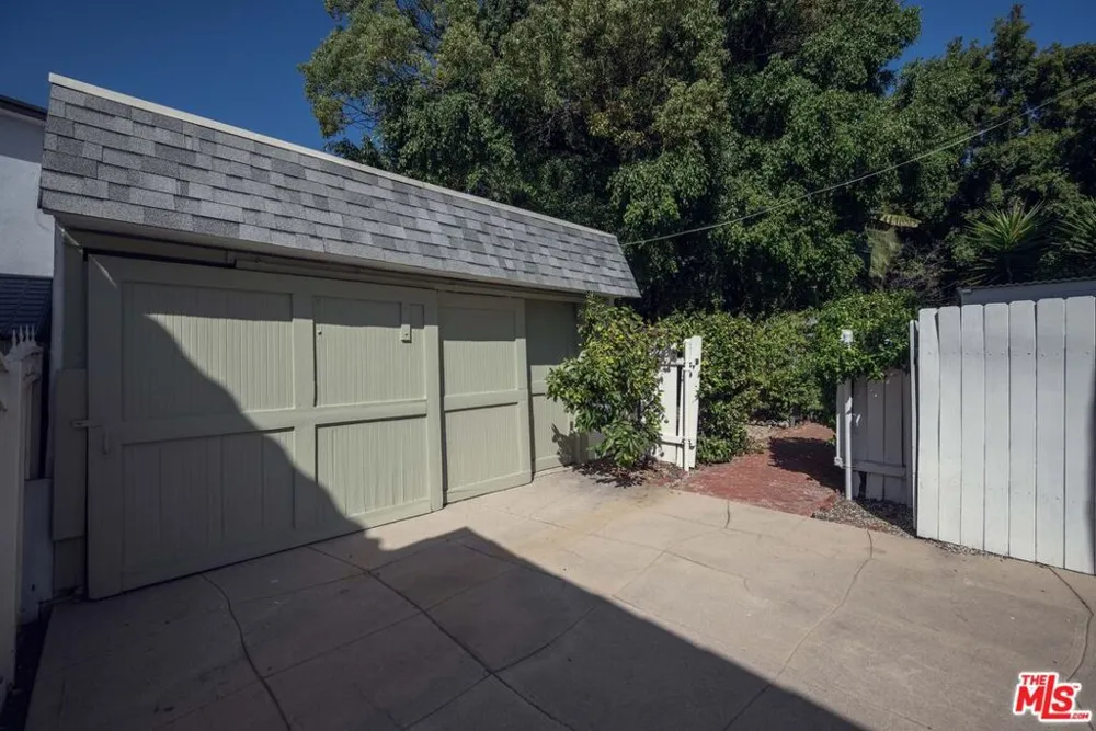 1917 Eden Avenue Glendale, CA 91206