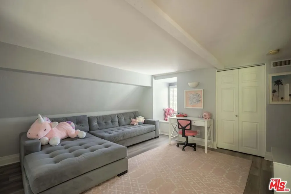 1917 Eden Avenue Glendale, CA 91206