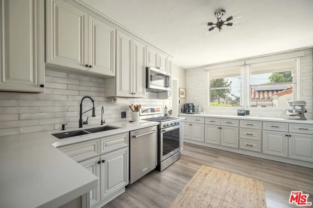 1917 Eden Avenue Glendale, CA 91206