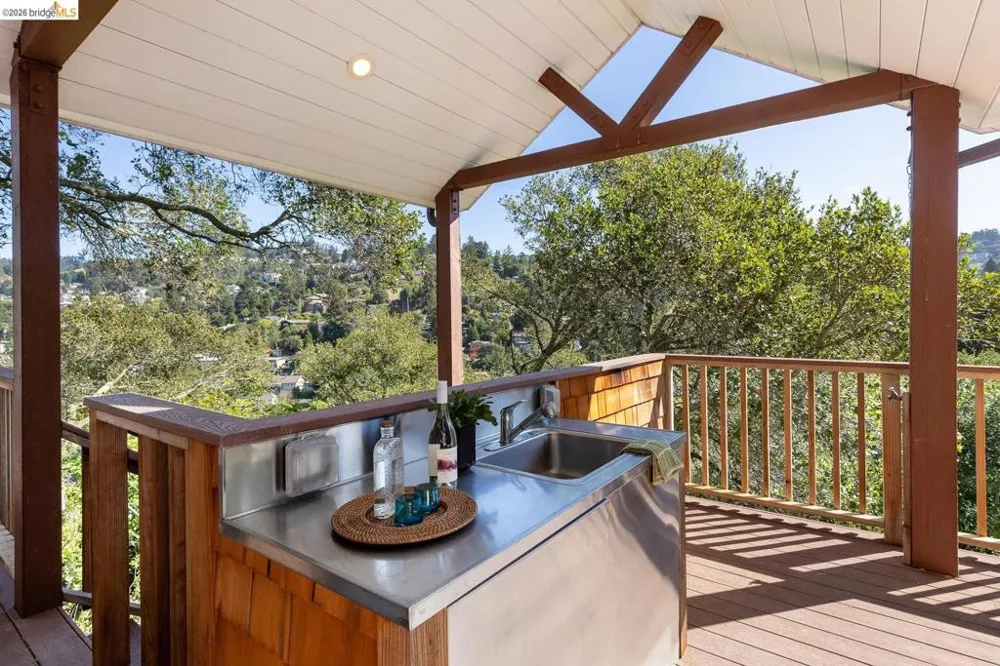 5430 Estates DR Oakland, CA 94618