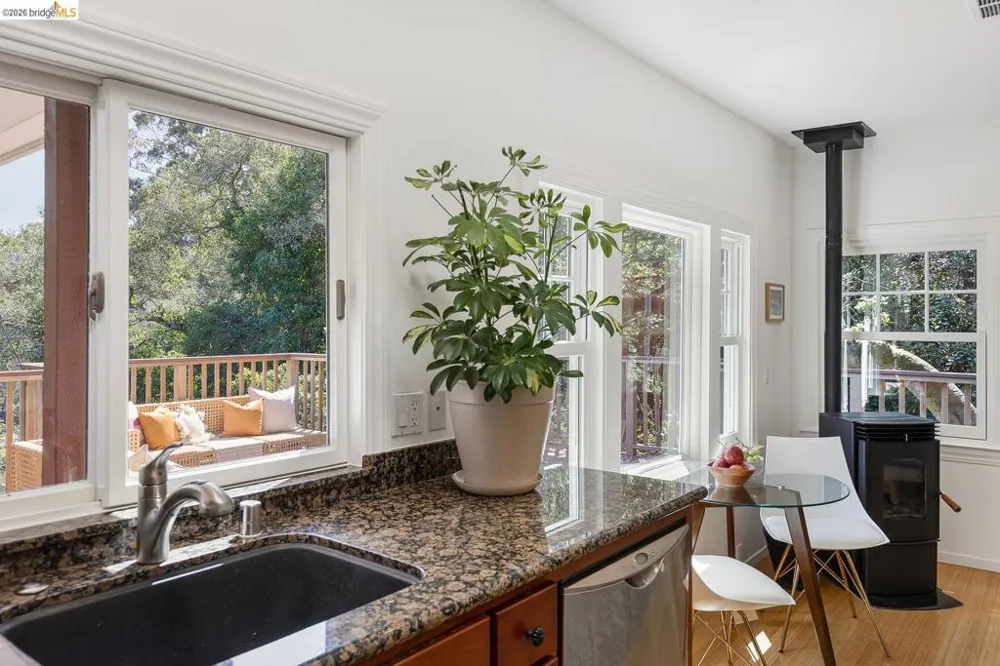 5430 Estates DR Oakland, CA 94618