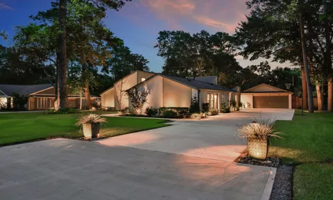 11918 Beverly Drive