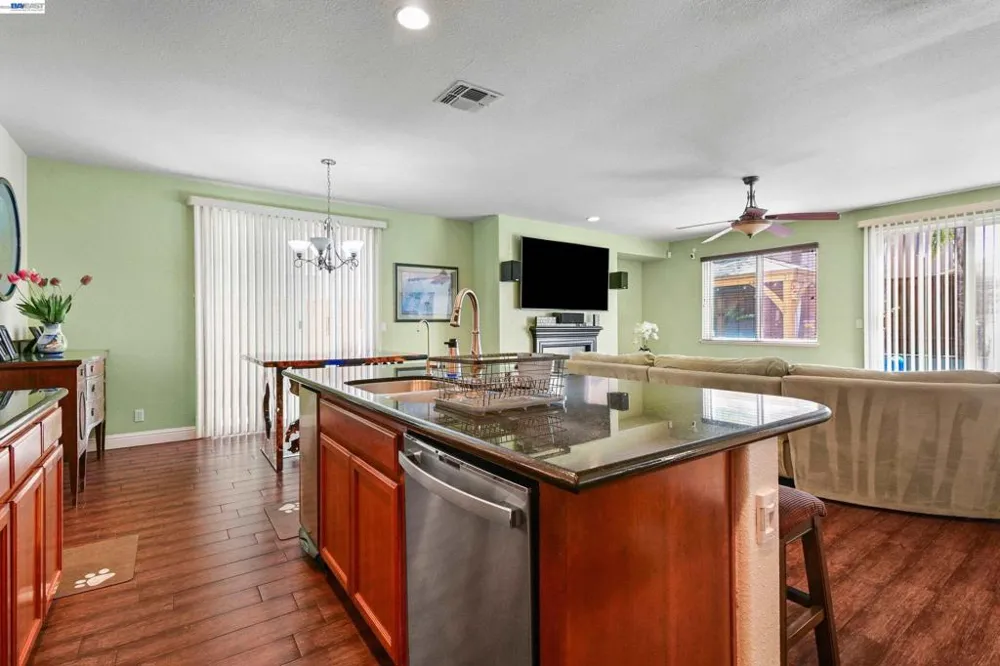 1434 Olivia Ct Tracy, CA 95377