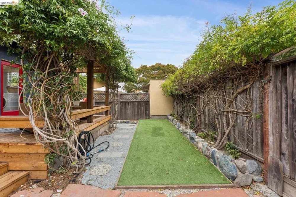 1262 Excelsior Oakland, CA 94610