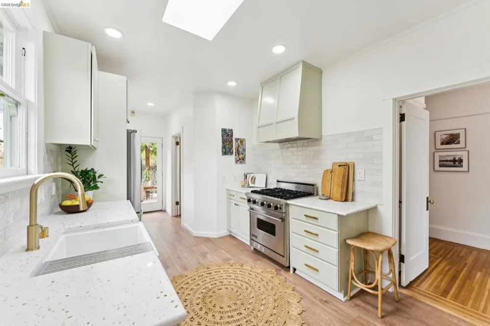 1262 Excelsior Oakland, CA 94610
