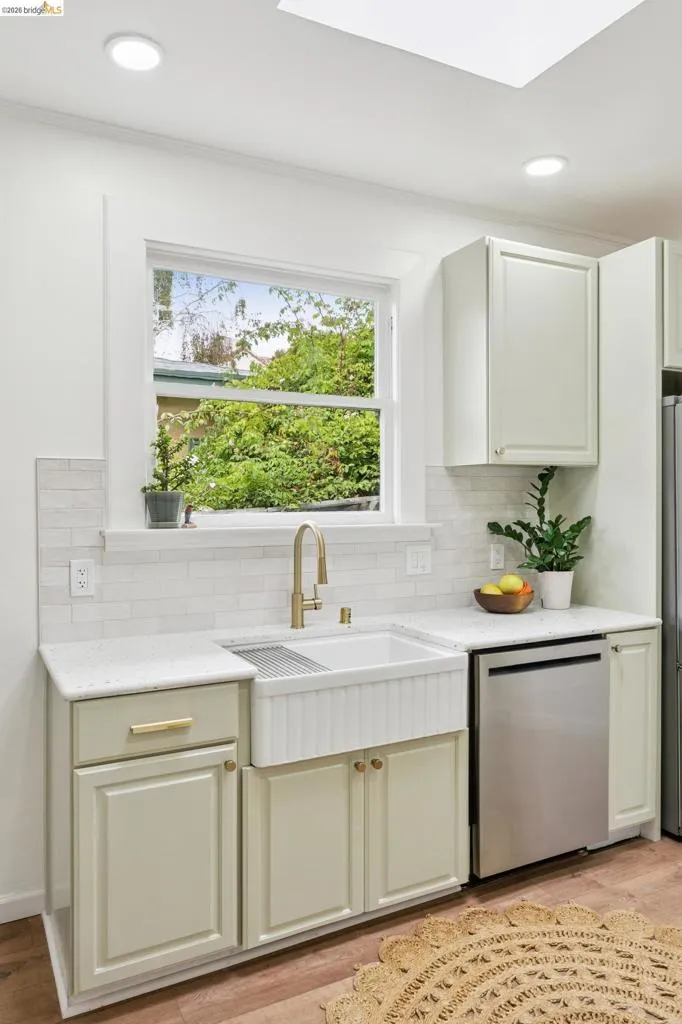1262 Excelsior Oakland, CA 94610