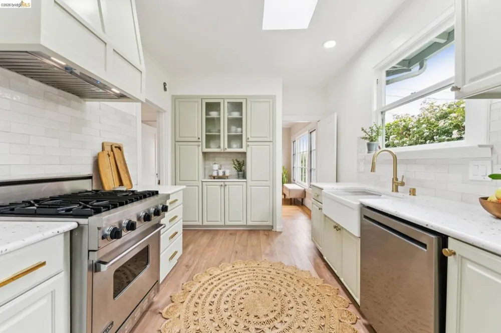 1262 Excelsior Oakland, CA 94610
