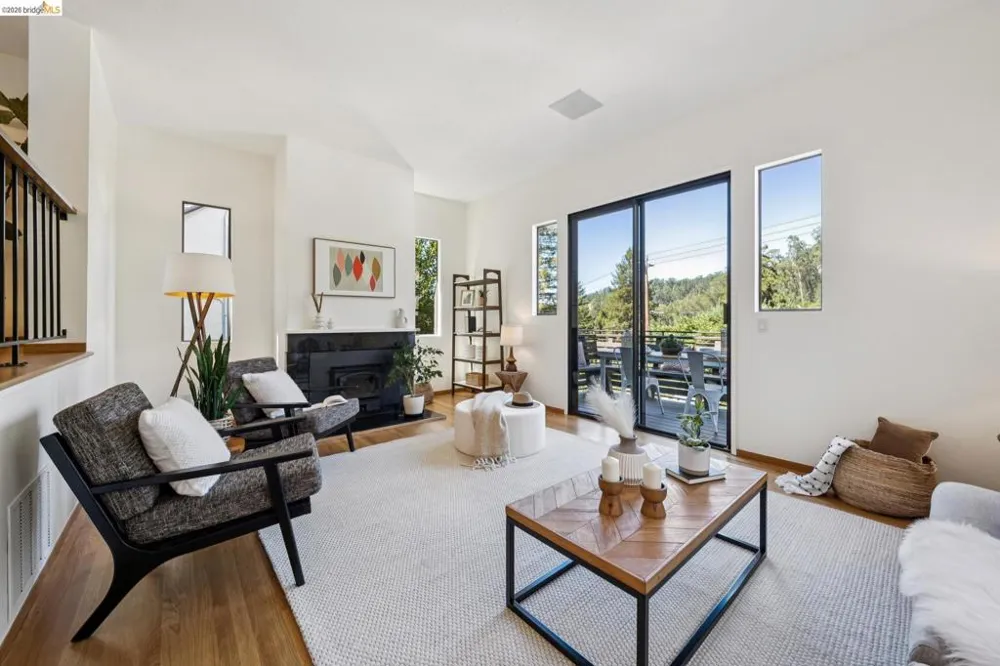 6474 Oakwood Dr Oakland, CA 94611