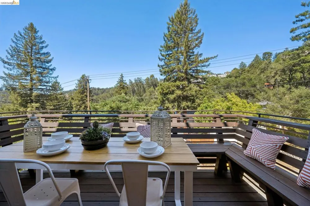 6474 Oakwood Dr Oakland, CA 94611