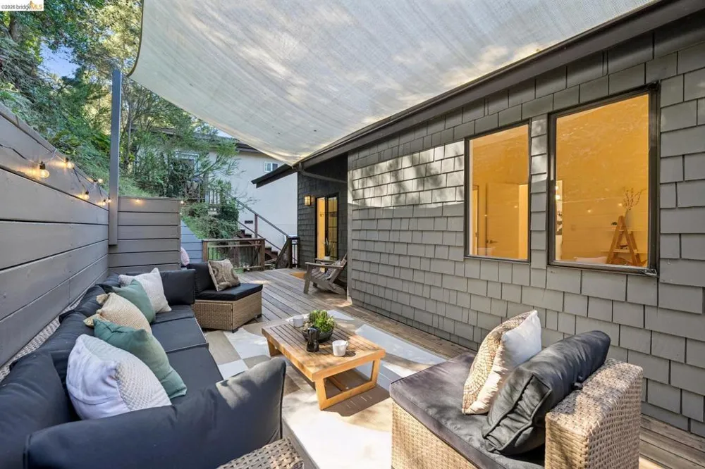 6474 Oakwood Dr Oakland, CA 94611