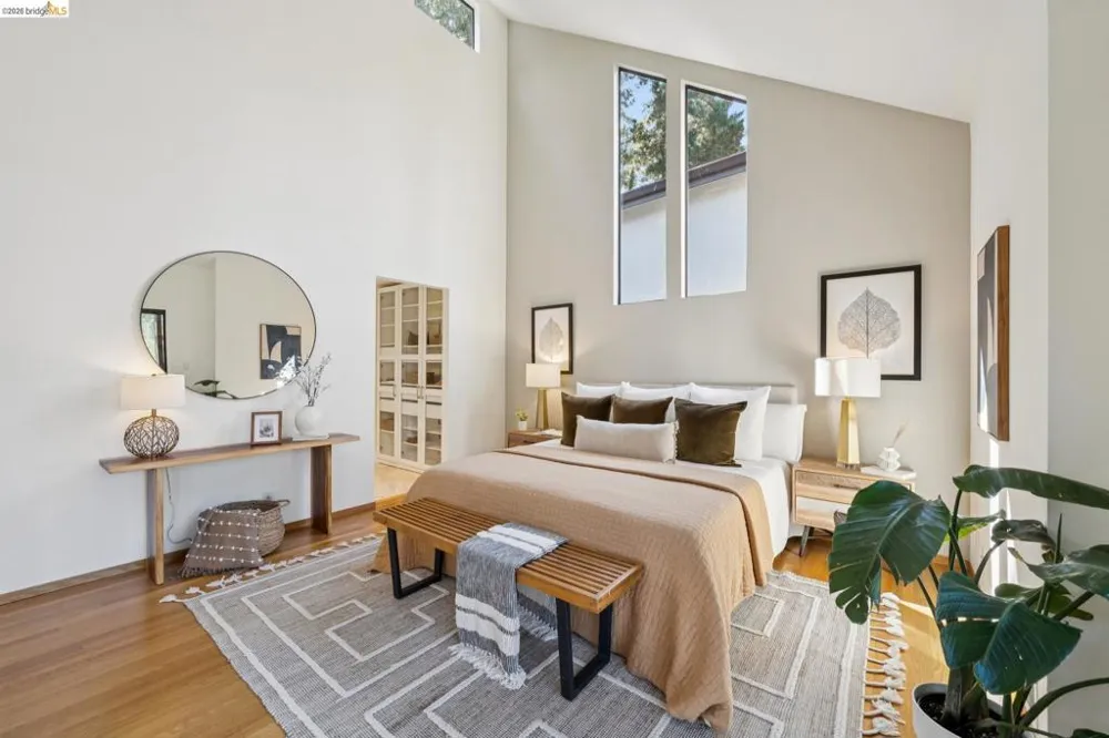 6474 Oakwood Dr Oakland, CA 94611