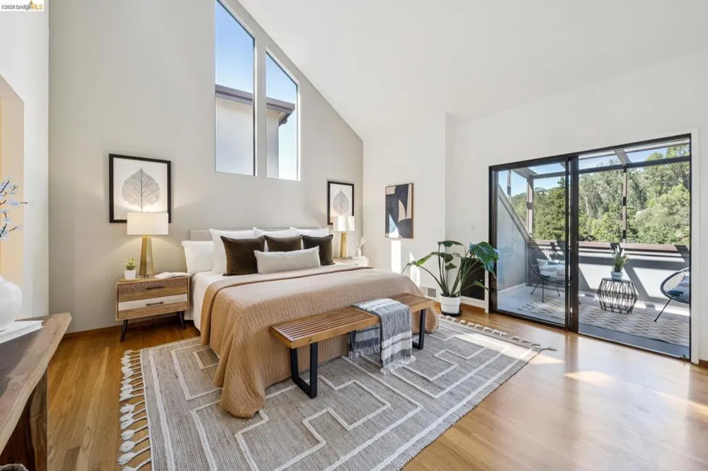6474 Oakwood Dr Oakland, CA 94611