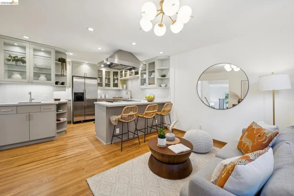 6474 Oakwood Dr Oakland, CA 94611