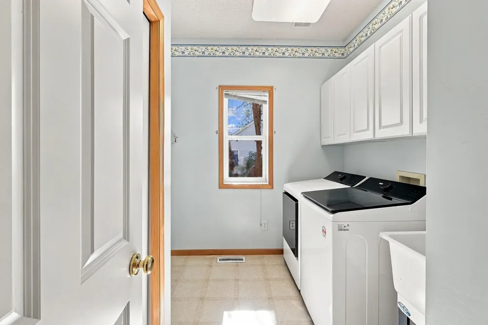 1560 Oakbrooke Terrace Eagan, MN 55122
