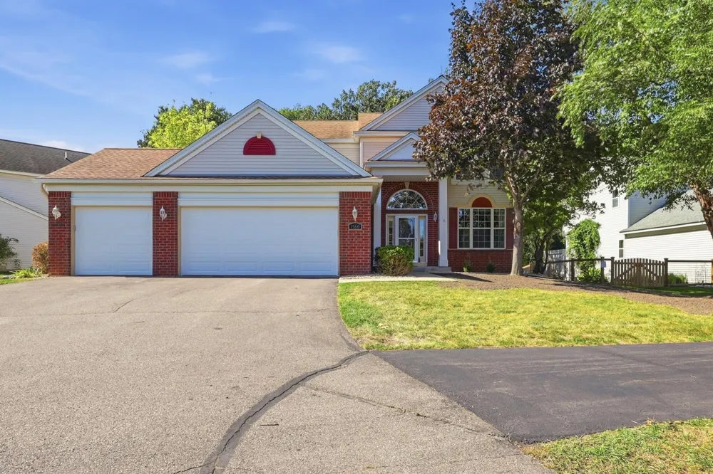1560 Oakbrooke Terrace Eagan, MN 55122