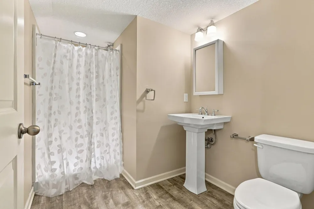 1560 Oakbrooke Terrace Eagan, MN 55122