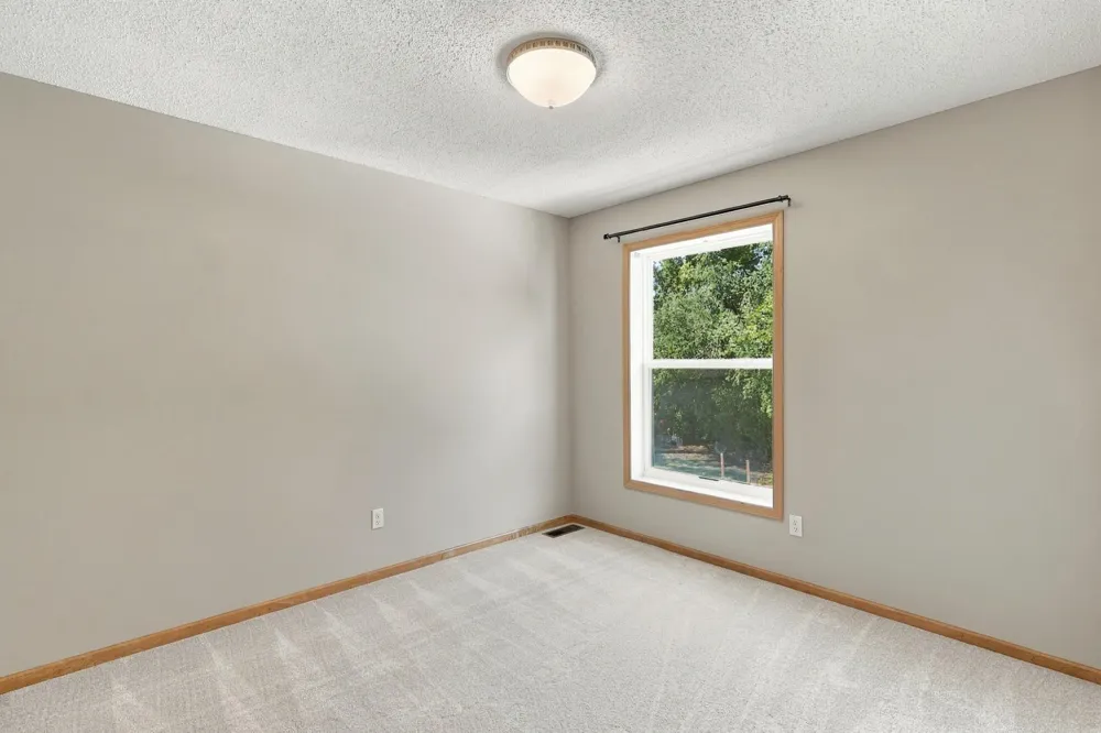 1560 Oakbrooke Terrace Eagan, MN 55122