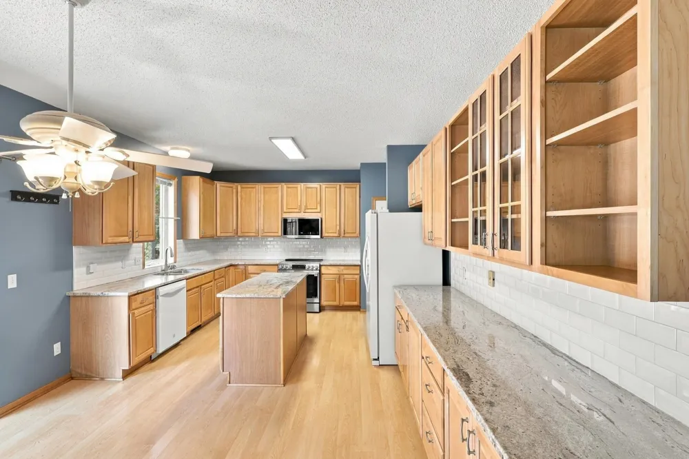 1560 Oakbrooke Terrace Eagan, MN 55122