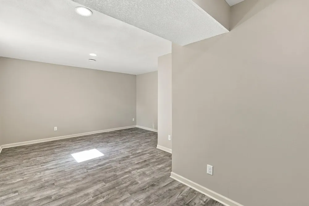 1560 Oakbrooke Terrace Eagan, MN 55122